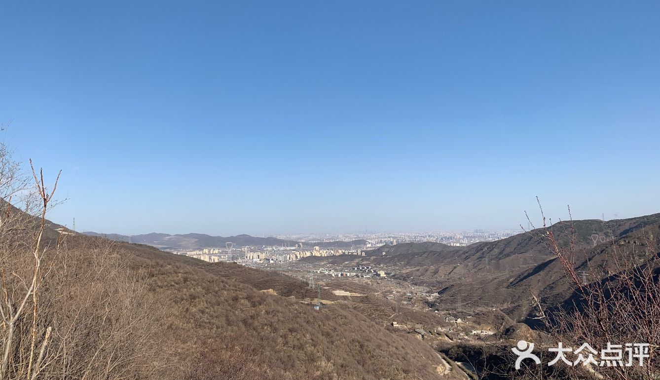 九龙山在门头沟它属太行山山脉山岭两侧各有四条山脊