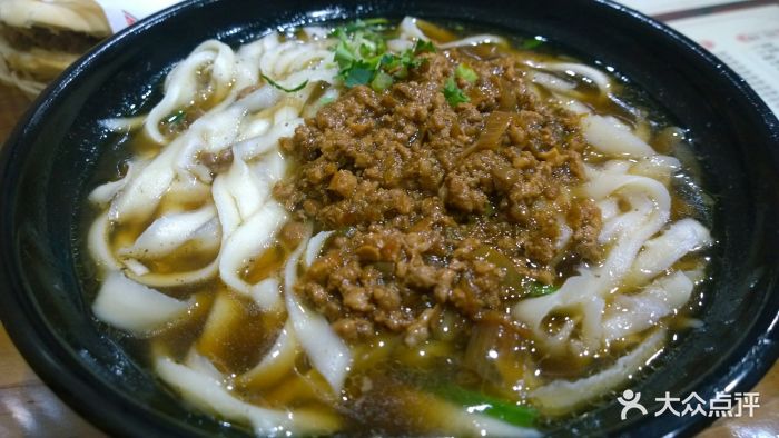 肉酱刀削面