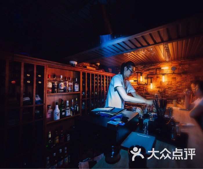 party lounge bar 花园地下酒吧