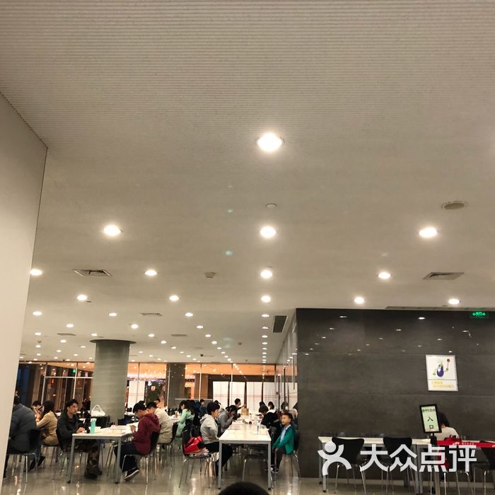 浦东图书馆读者餐厅