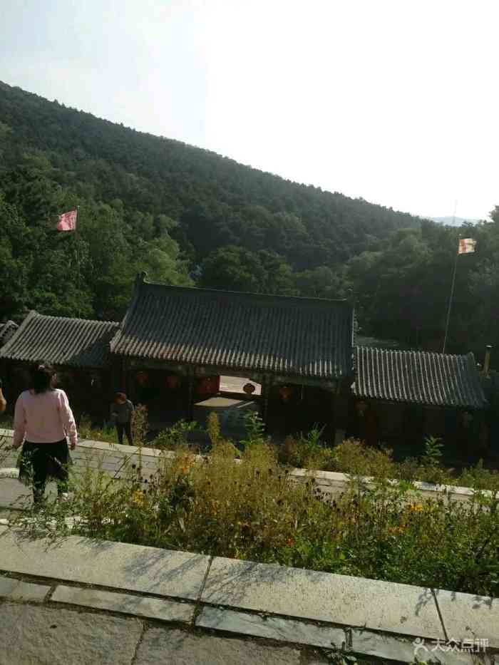 向阳寺-停车场-"70到棋盘山风景区,逛逛向阳寺,顿时