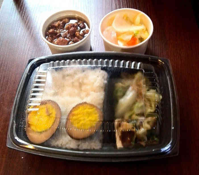 台湾卤肉饭-"一看饭盒就知道品质不错,打开盖子,照烧.