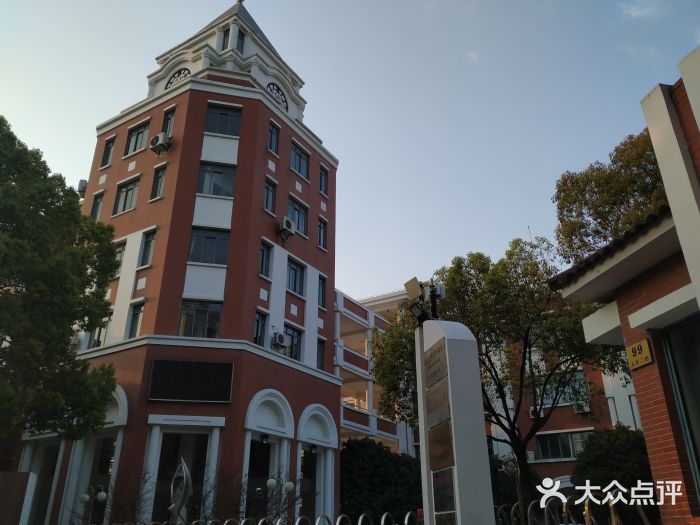 交华中学图片