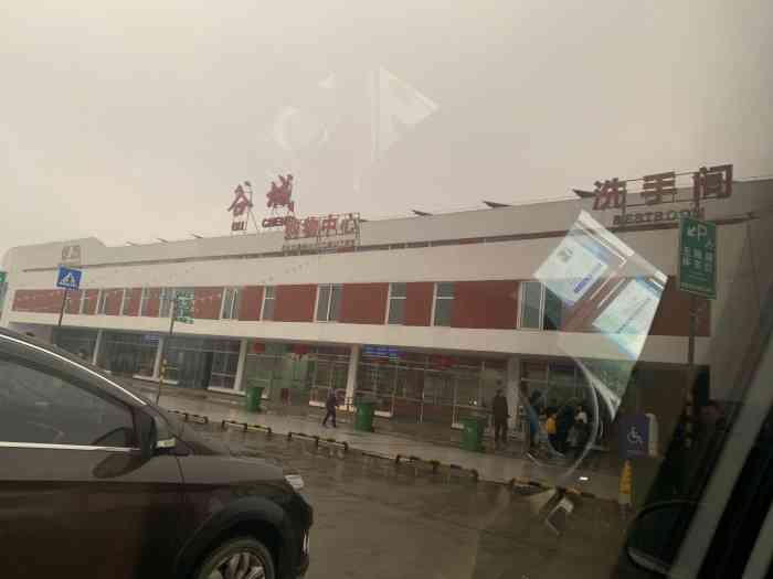 谷城服务区-停车场-"谷城服务区位于襄阳市谷城县西部