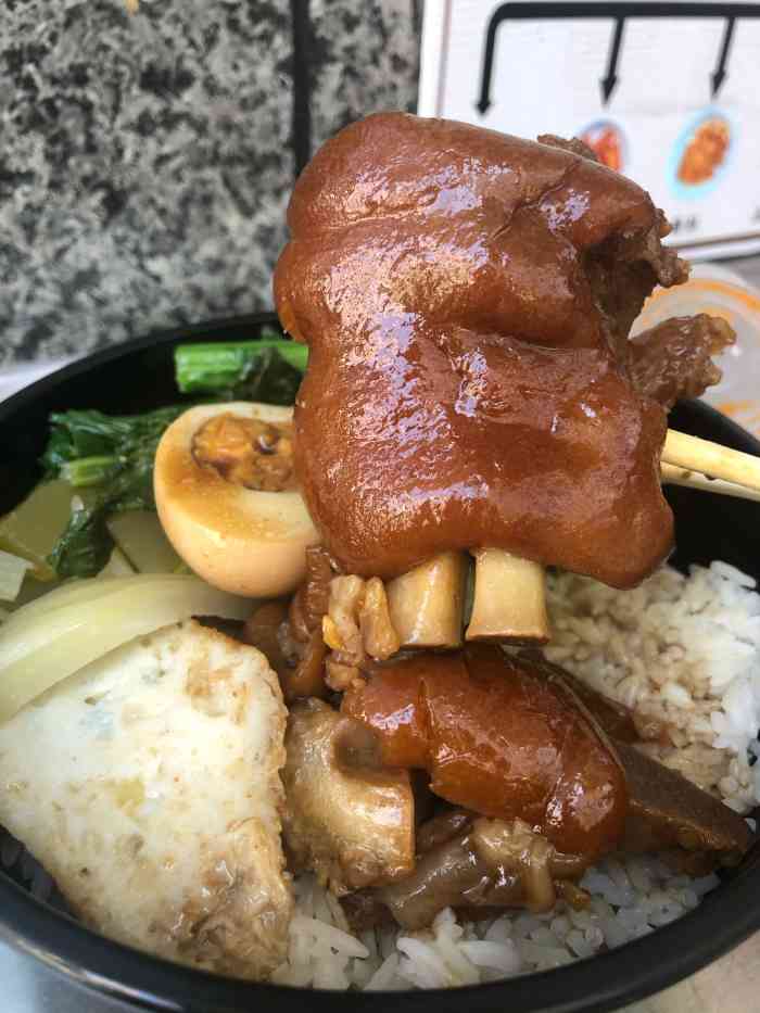 林尧隆江猪脚饭(梨园店)-"[薄荷]环境:这个环境算是猪脚饭店里面.