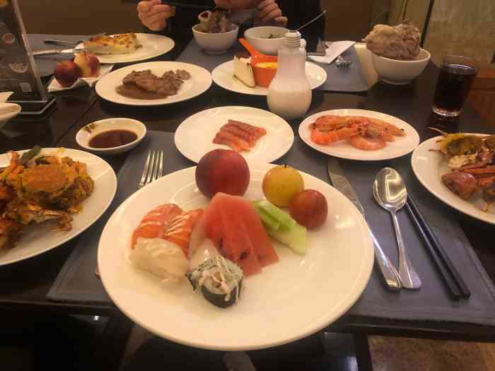 大庆富力喜来登酒店-"酒店位于万达旁边,吃饭购物极为