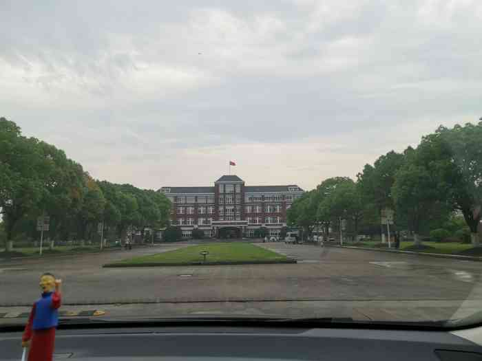 上海立达学院-"校园环境不错,教学楼,食堂,娱乐室都是