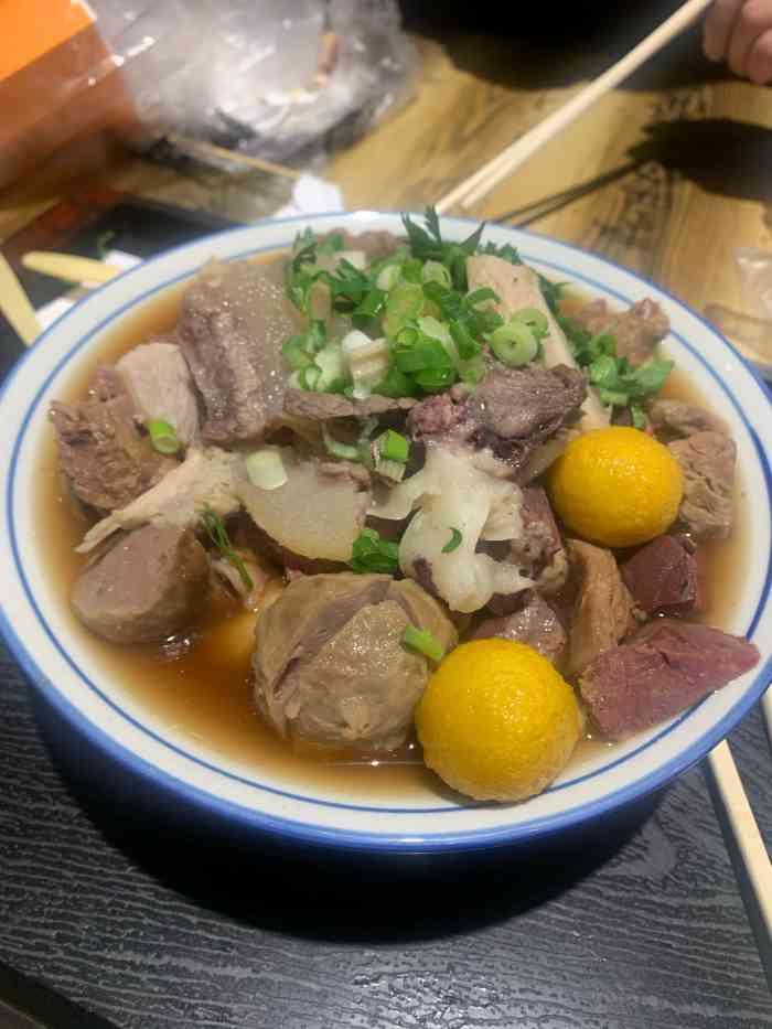 粤兴隆港式烧腊(正佳美食广场店"位置中央大道四楼正佳美食广场里