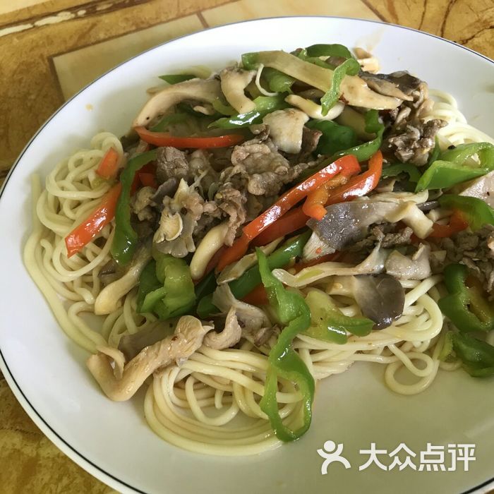 特色牛肉面 蘑菇炒牛肉盖面