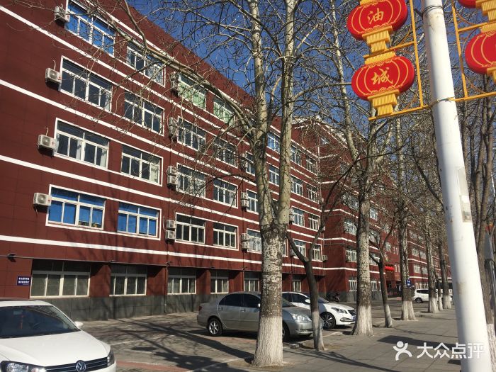 辽河油田实验中学图片