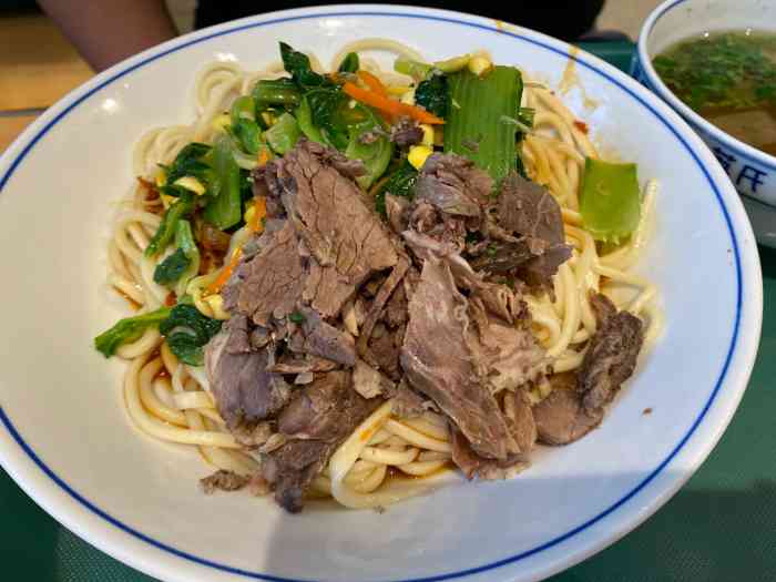 苏氏牛肉面(爱地中心店"在乌鲁木齐看到过好几家,应该是个连锁吧.