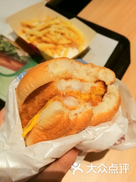 麦当劳(黄埔大道店)双层狭鳕鱼堡图片 - 第1张