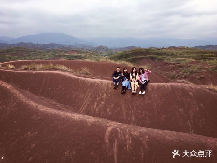 就是几堆红土!不值得去!门票还贵!各位看.-红