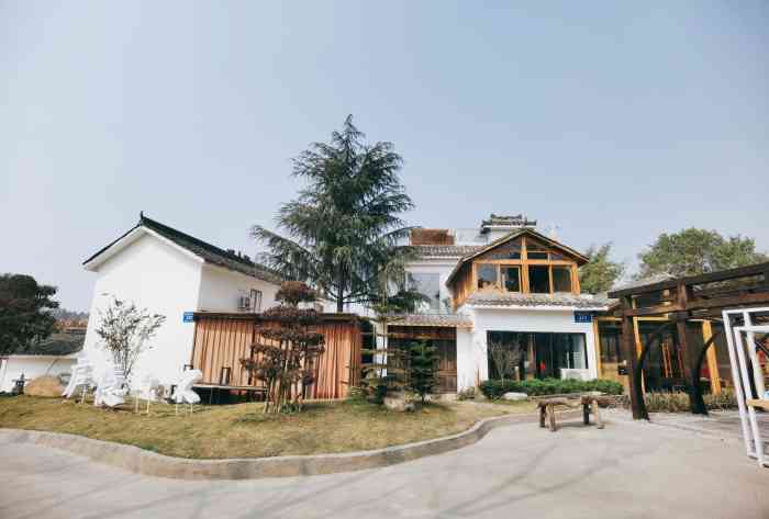 不二隐庐(三圣乡店"中式和日式风相结合的休闲餐饮和民宿小住院.