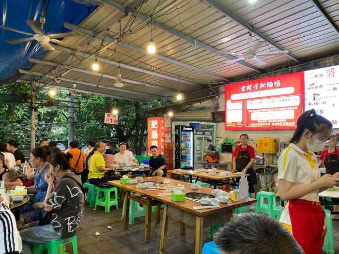 老院子肥肠鸡(小苑路店)-"位置在观音桥浪琴广场后面的一个居民楼里面