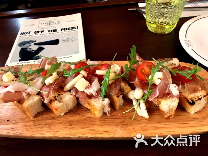 THE PRESS-意大利烟熏火腿、蘑菇配塔雷吉欧