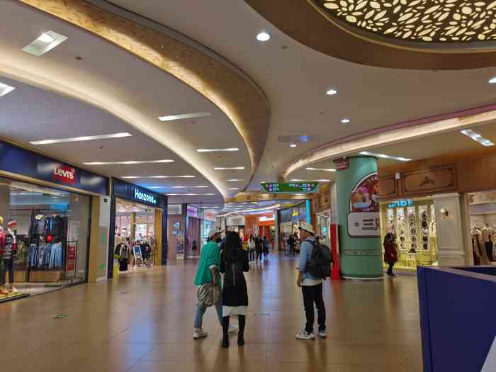 缤果空间是深圳北出来的一个小型商场,其实里面规划的有些杂乱,但是