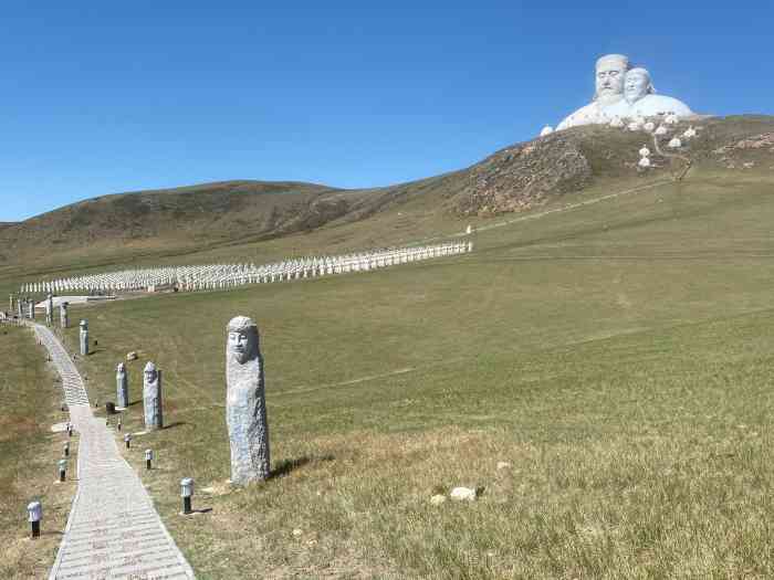 可汗山景区-""弯弯霍林河,悠悠古城垣."可汗山景观.