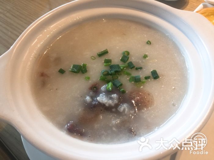 鱼汤皮蛋瘦肉粥