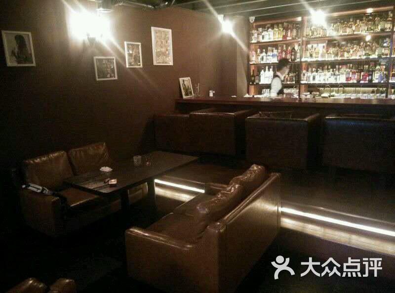 夺杯威士忌酒吧 buzzed whisky bar