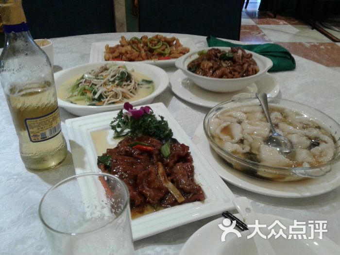 德兴馆:人很少,感觉都是外卖,味道还可.上海美食