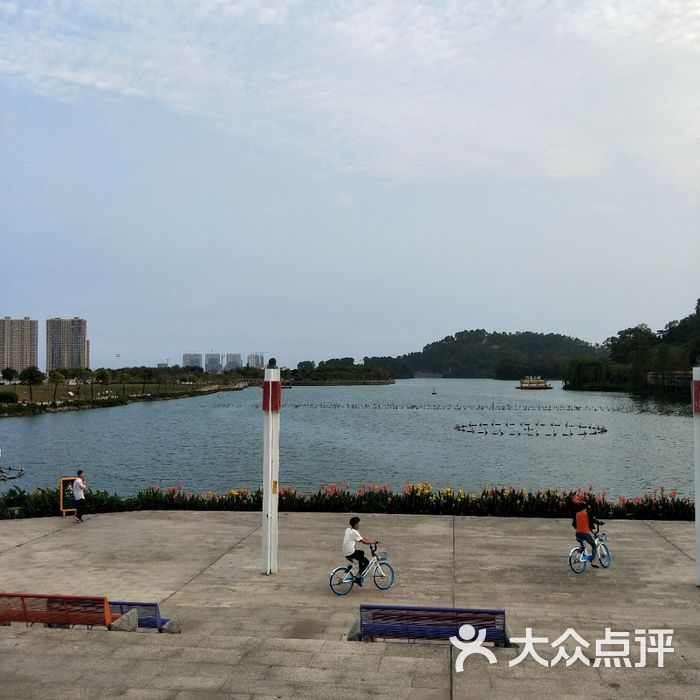 鸳鸯湖公园