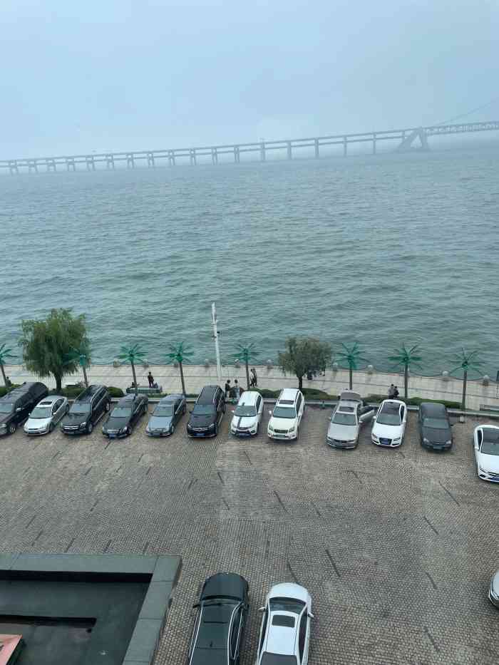 星海渔港-"团购套餐是鸡肋,服务员基本是摆设,环境还.