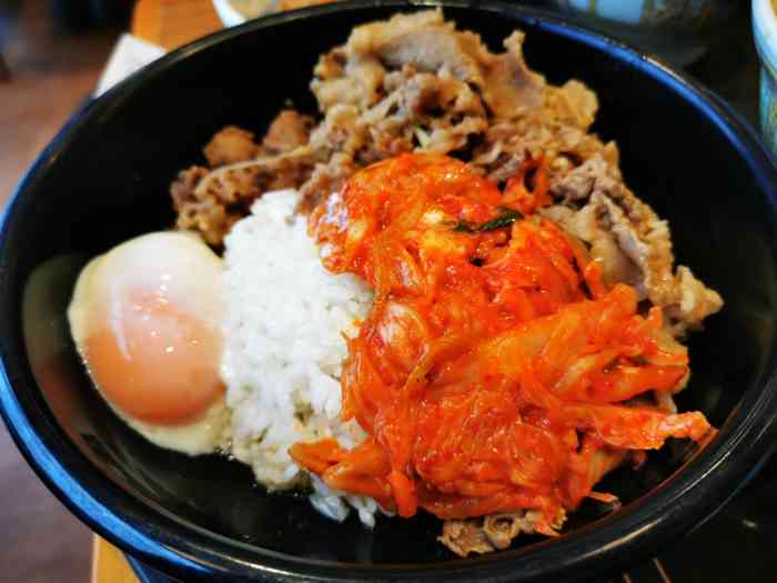 老公点的大阪烧牛肉丼,他很喜欢～食其家的牛肉饭真的是不错!