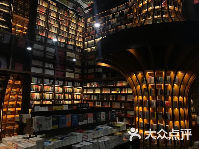 钟书阁(绿地缤纷城店)图片 - 第4张