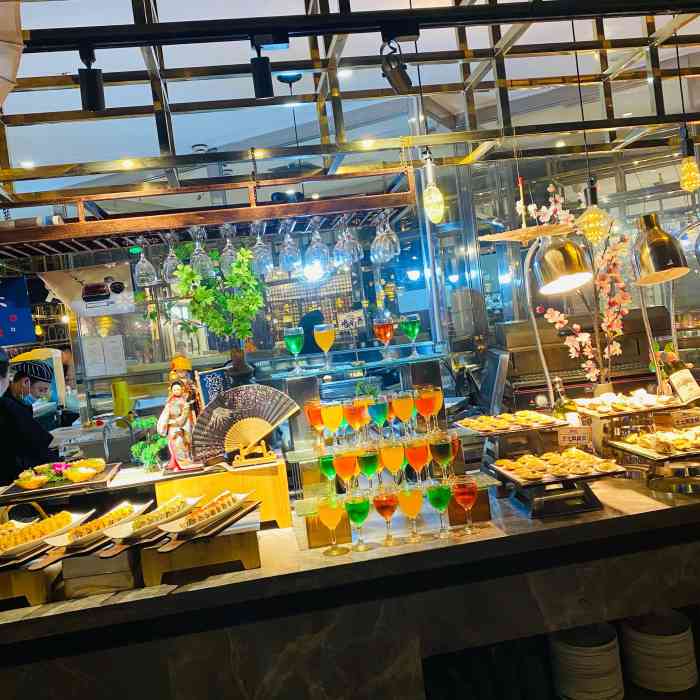 遇上西雅图多融合海鲜自助餐厅(中房金谊广场店"搜了下排行榜,三林