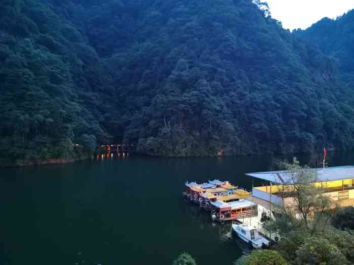 四面山大酒店-"酒店位于龙潭湖景区,有路标好找.虽然.