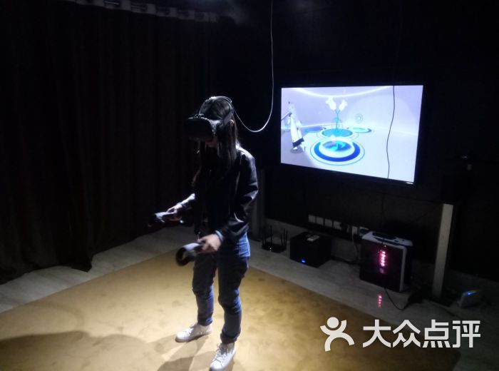 the black box黑匣子vr体验馆游戏不错,美女老板娘和胖胖的老板,非常