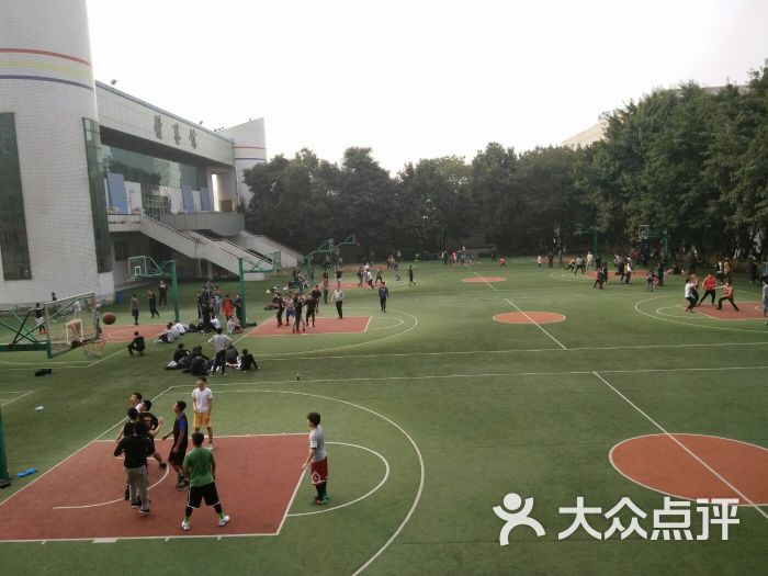 重庆工商大学是入选小211工程的高校之.-重