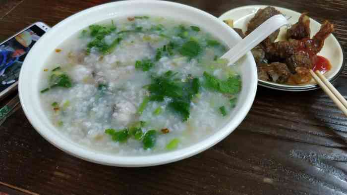 东记石斑鱼粥唔错.好多鱼.饱了
