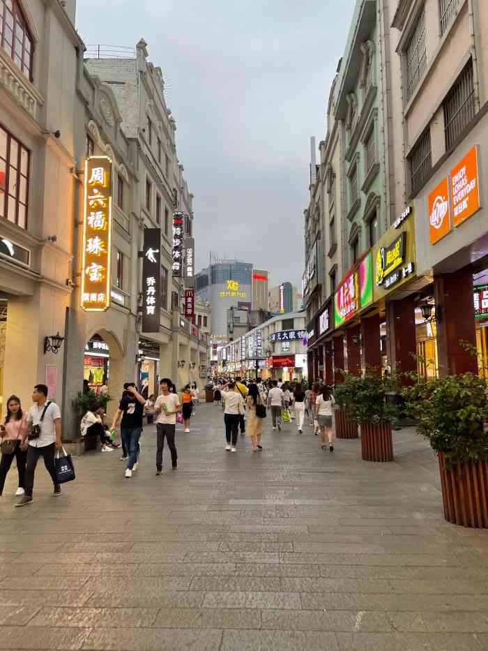 三街两巷(历史街区店"南宁的一个景点,靠近朝阳广场.整体面积.