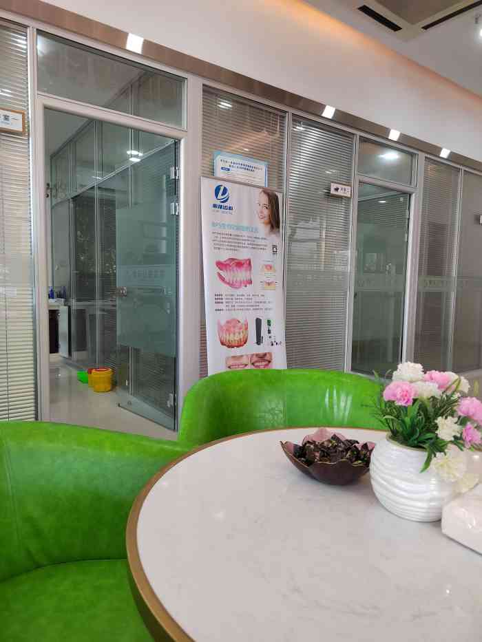 雅乐口腔(天都城店【项目】洗牙服务:提前几天电话预约的.