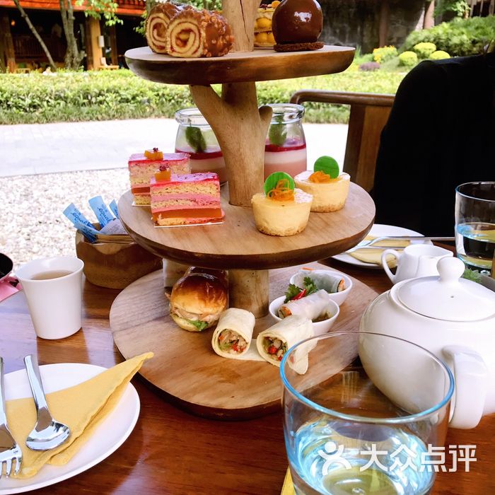 青城山六善酒店广场下午茶