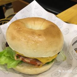 芝士牛肉贝果汉堡