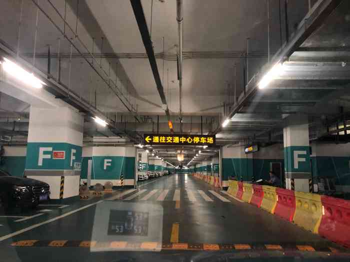 国际机场t3航站楼-停车场-"如果坐飞机出去3天以内把车停在机场的地下