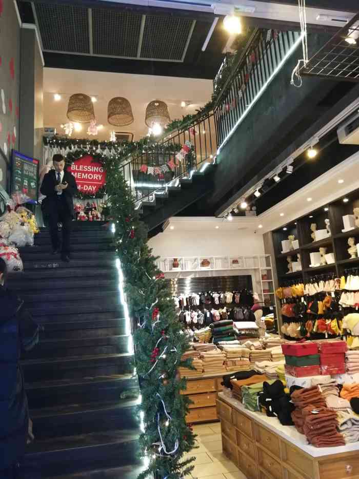 纪念日百货(江西南昌二店)-"其实边上那家鱿鱼很难吃