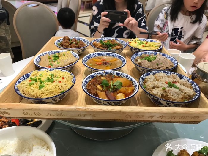 有特色好好好,还带花式报菜名,下次还来这.-沈