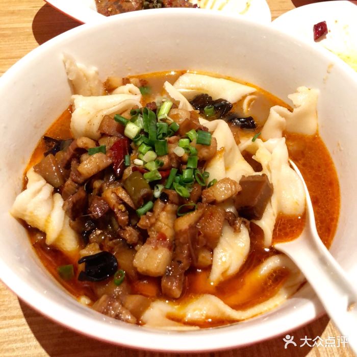 开在新开的金狮美高梅赌场里面,面条应该还.