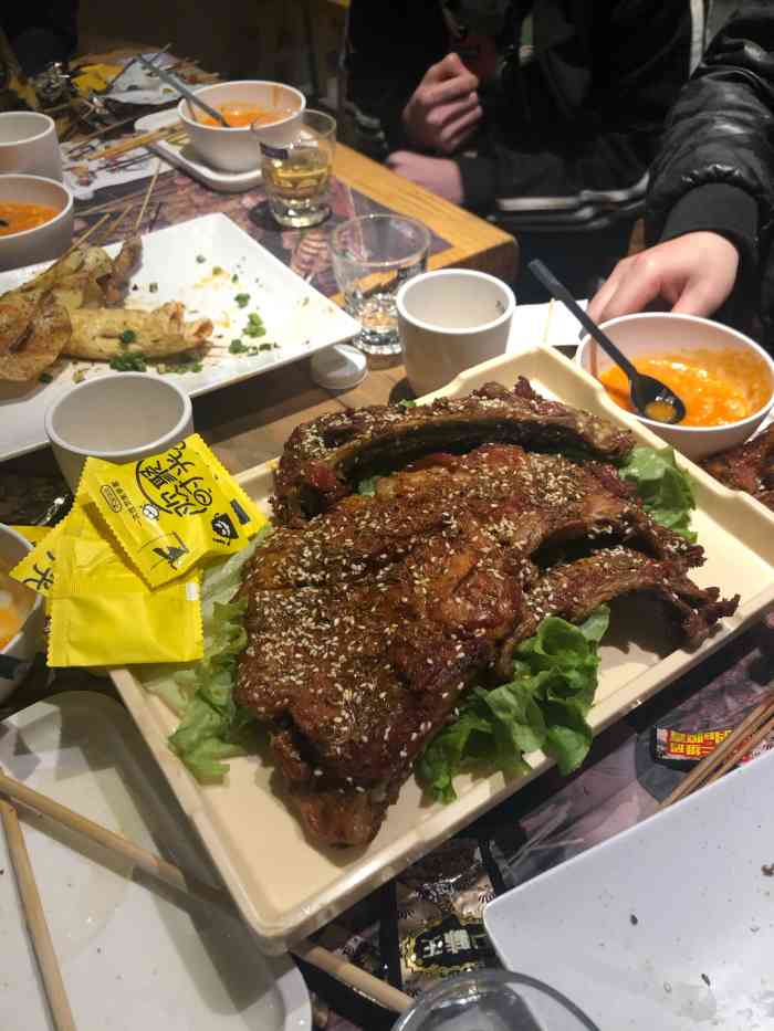 打分 经常来吃的一家店,和朋友聚会,每天晚上都有