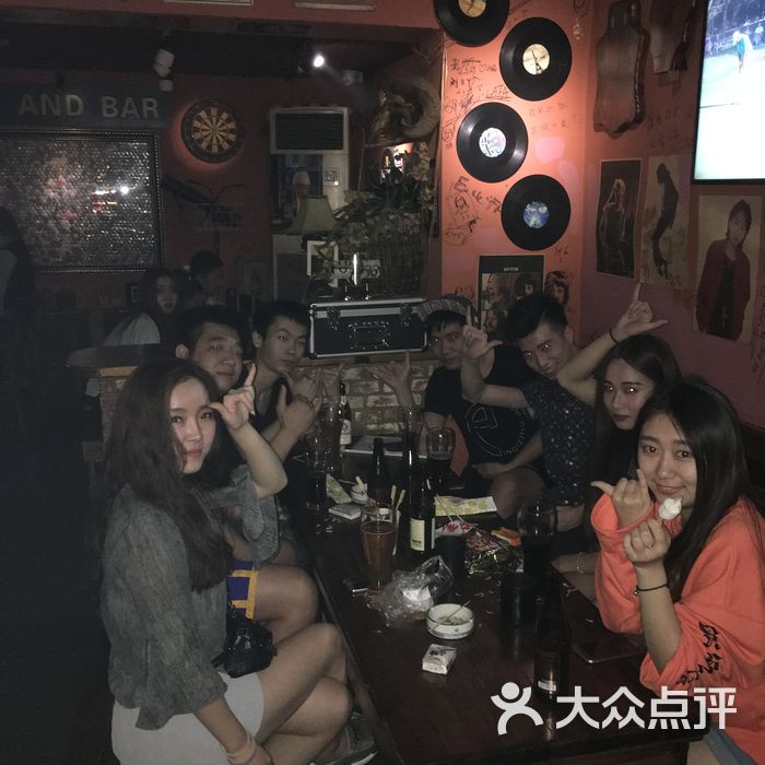 丽纳尔斯酒吧lenore"s bar