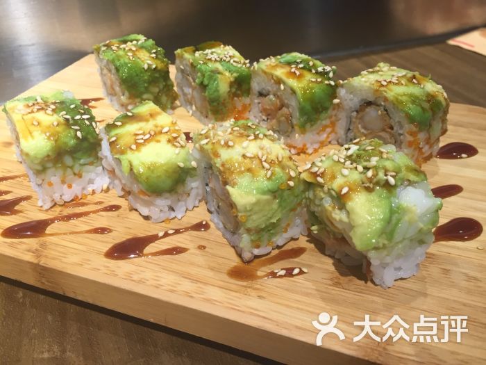 牛油果鲜虾卷