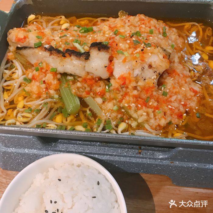 翘公主·龙虾饭(绿地缤纷城店)蒜蓉烤鱼饭图片 第1张