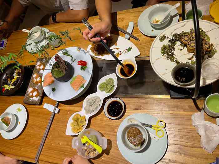 素和善食素食餐厅(北山店)-"北山大院,高楼环抱中的一