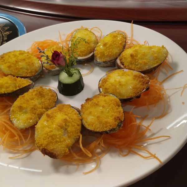 黄金酱焗鲍鱼 $ 180
