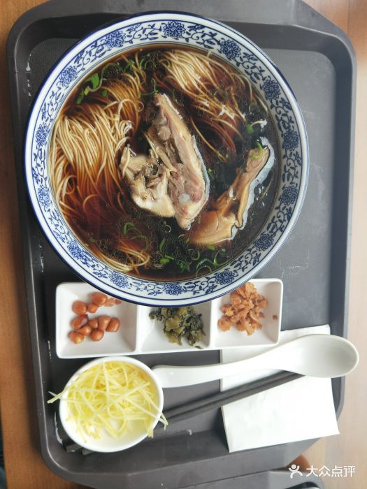 红汤卤鸭面