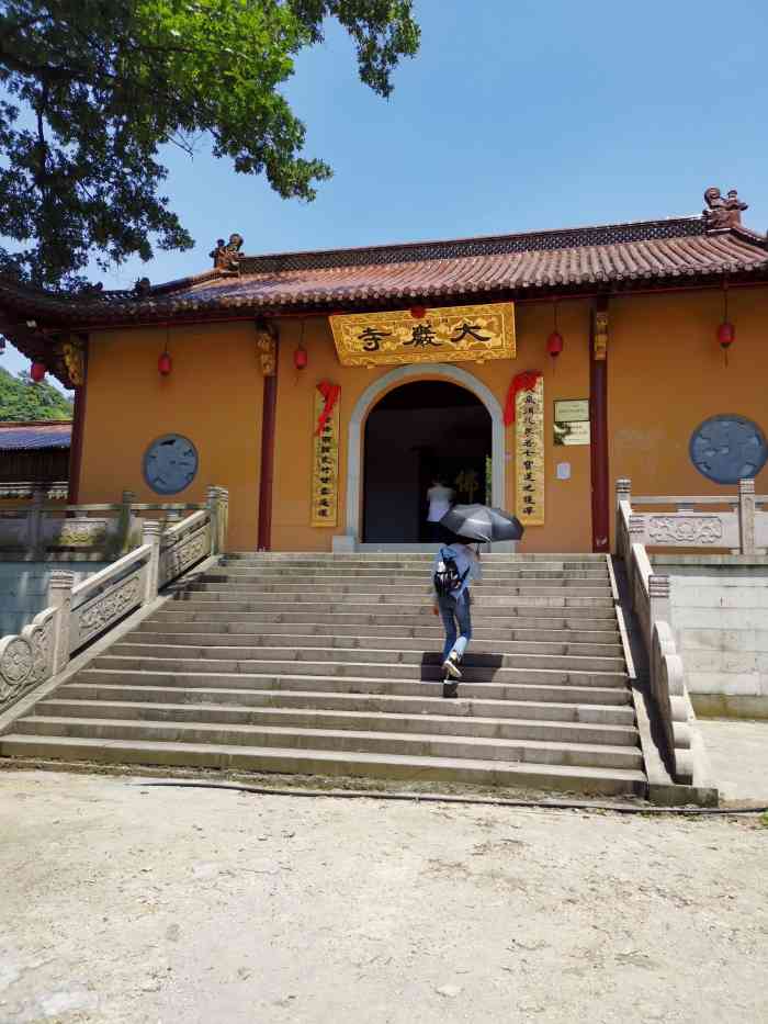 大岩寺-"初一跟着朋友去大岩寺烧香放生做功德,师父.